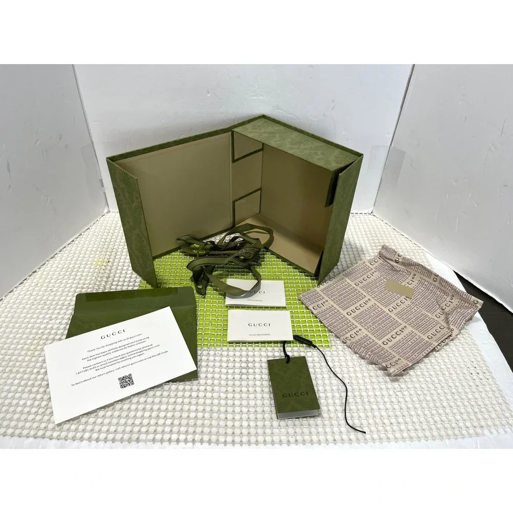 Gucci Olive Green Decorative Textured Gift Box 7.5x7.5x3 in good condition